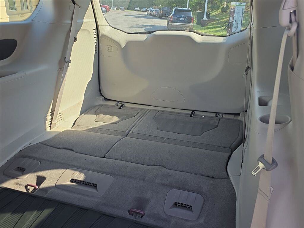 Used 2018 Chrysler Pacifica Touring Plus FWD image 15