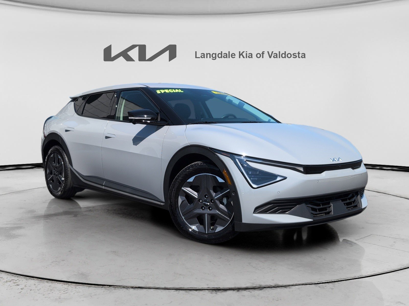 New 2025 Kia EV6 Light w/ Light LR Technology Package image 2