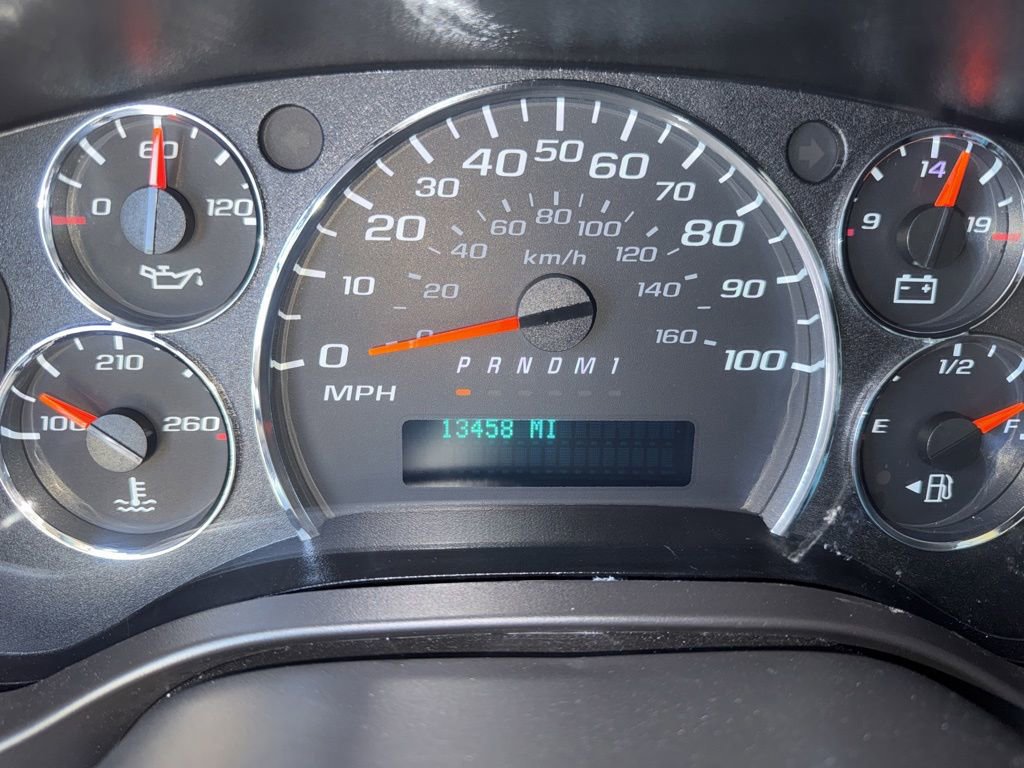 Used 2024 Chevrolet Express 2500 w/ Driver Convenience Package RWD image 18