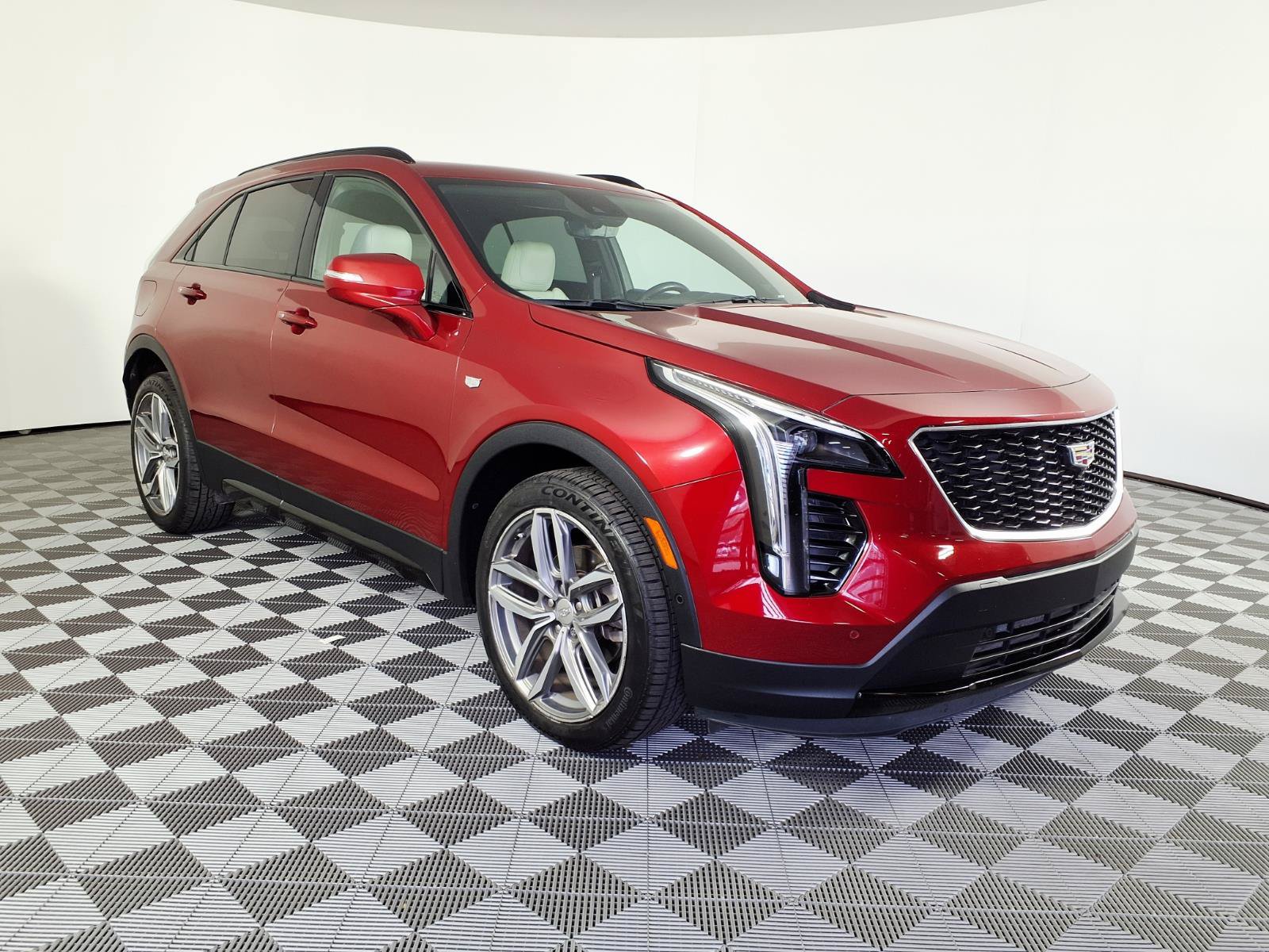 Used 2019 Cadillac XT4 Sport FWD image 3