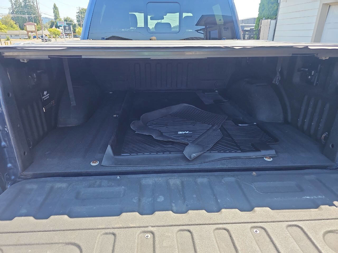 Used 2017 Ford F150 Platinum w/ Equipment Group 701A Luxury image 5