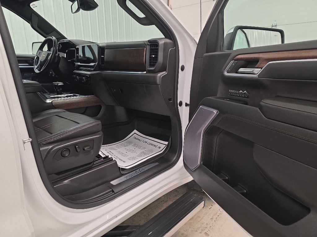 Used 2022 Chevrolet Silverado 1500 High Country w/ Z71 Off-Road Package image 6