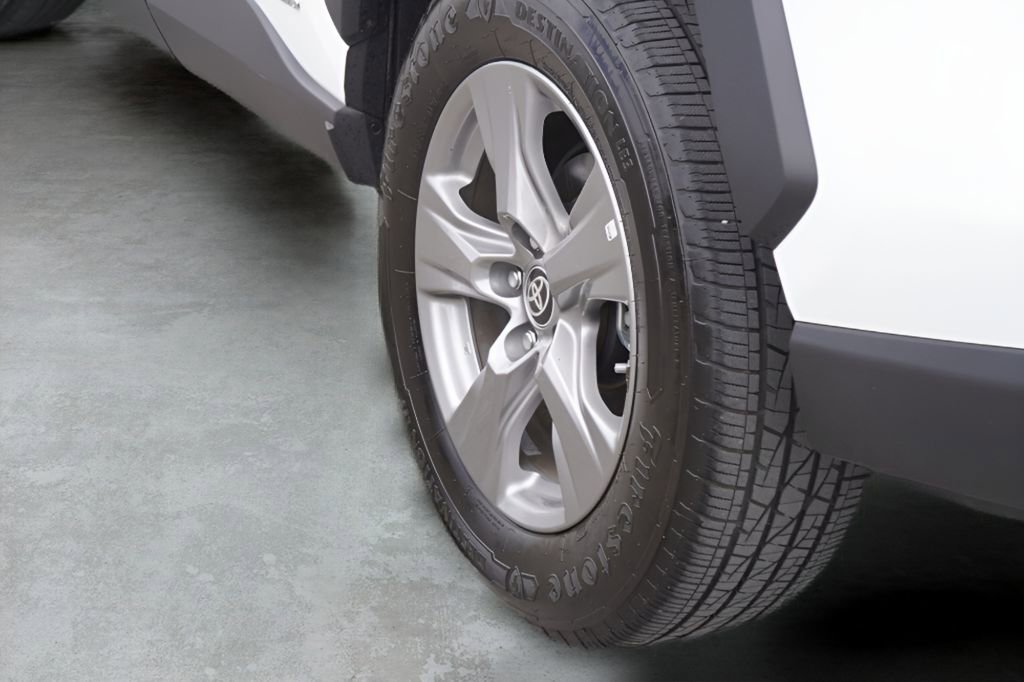 Used 2024 Toyota RAV4 LE image 9