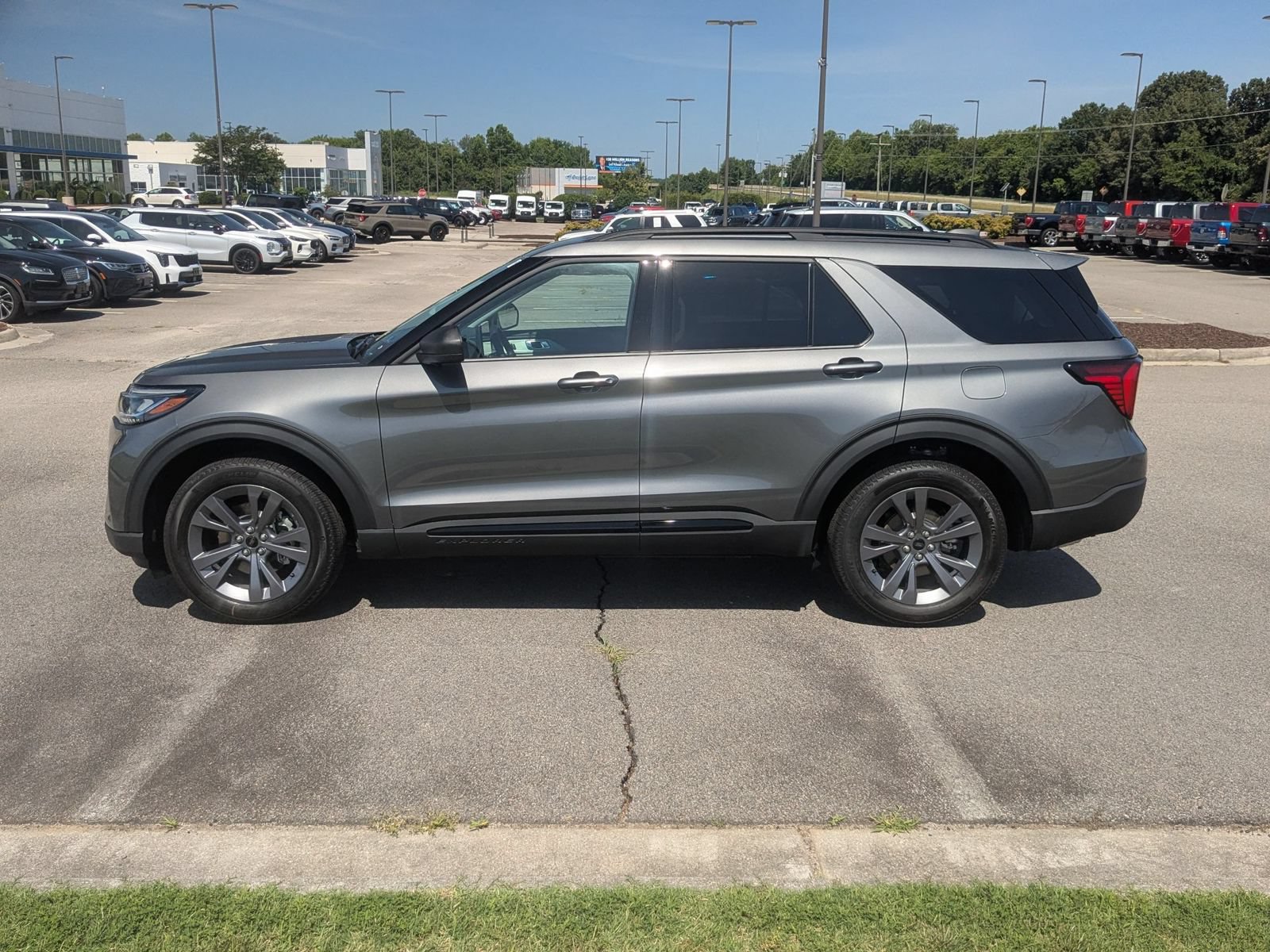 New 2026 Ford Explorer Active w/ Active Comfort Package AWD/4WD image 6