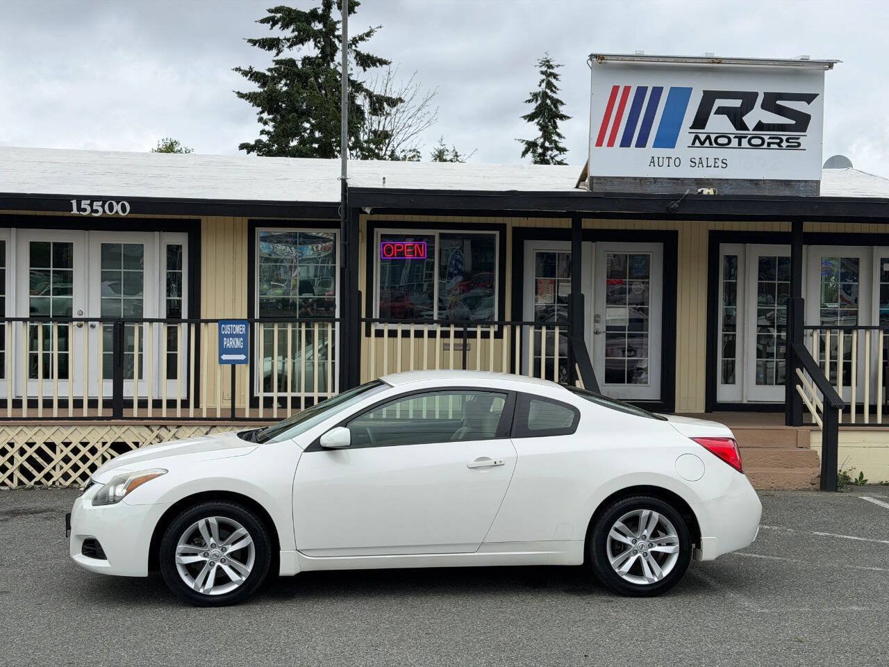 Used 2011 Nissan Altima 2.5 S w/ Convenience Pkg FWD image 2