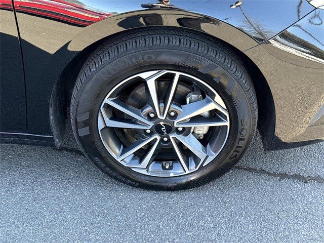 Used 2023 Kia Forte LXS image 7