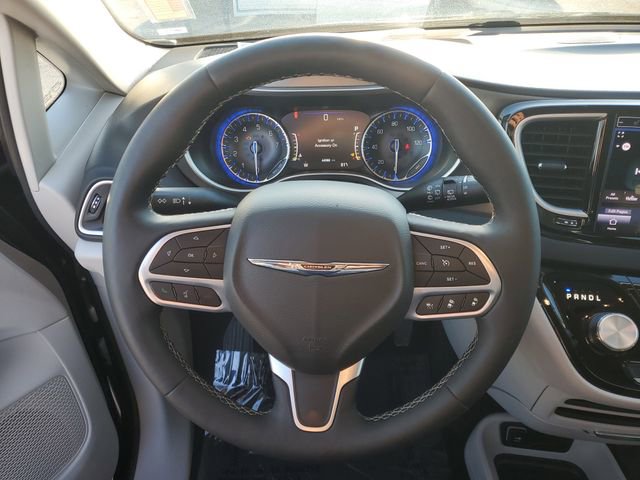 Used 2024 Chrysler Pacifica Touring-L image 22