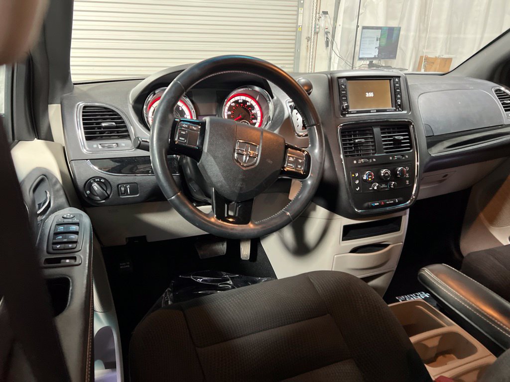 Used 2017 Dodge Grand Caravan SE FWD image 15