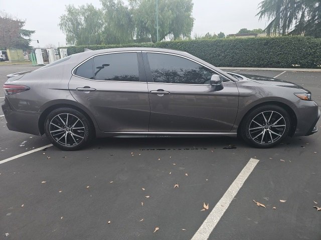 Used 2022 Toyota Camry SE image 5