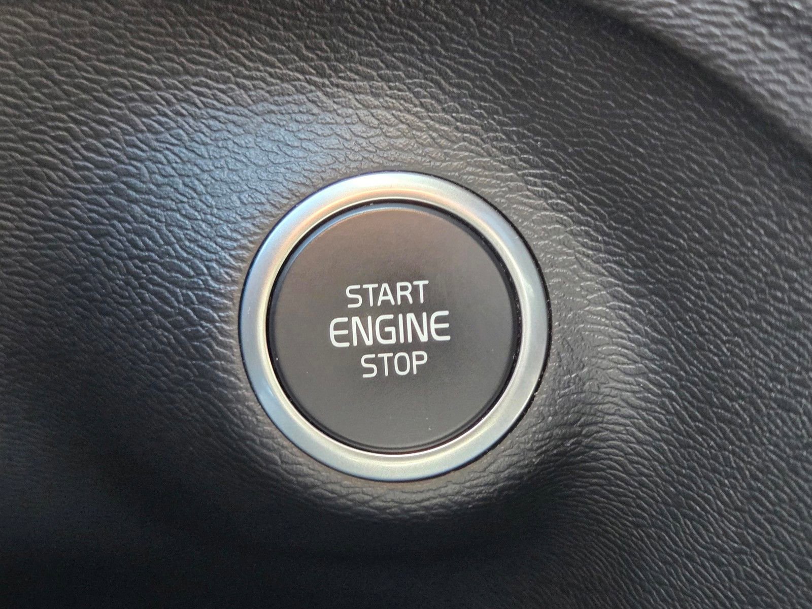 Used 2021 Volvo XC40 T4 R-Design w/ Advanced Package image 25