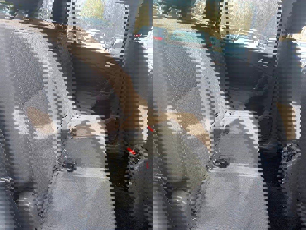 Used 2020 Volkswagen Tiguan S image 31