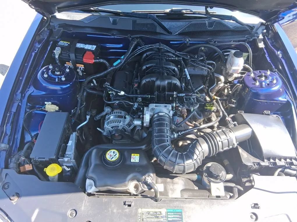 Used 2010 Ford Mustang Premium RWD image 16