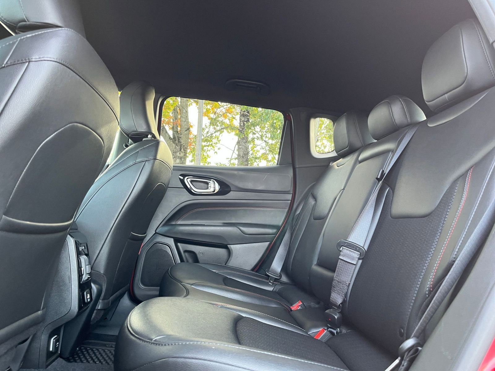 Used 2025 Jeep Compass Trailhawk image 25