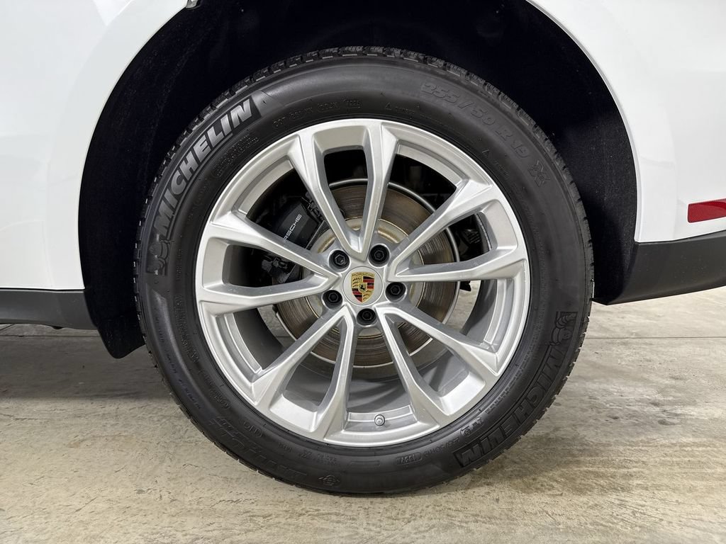 New 2026 Porsche Macan AWD/4WD image 14