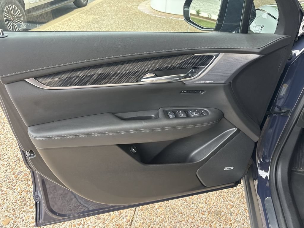 Certified 2025 Cadillac XT6 Premium Luxury AWD/4WD image 23