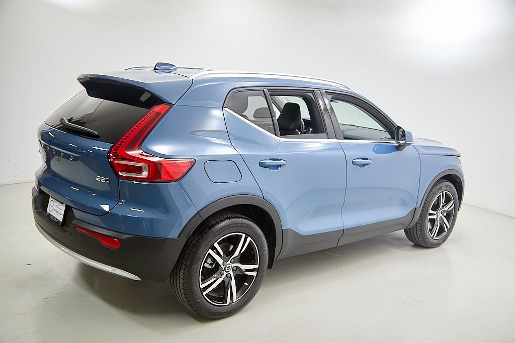 Certified 2023 Volvo XC40 B5 Plus image 9