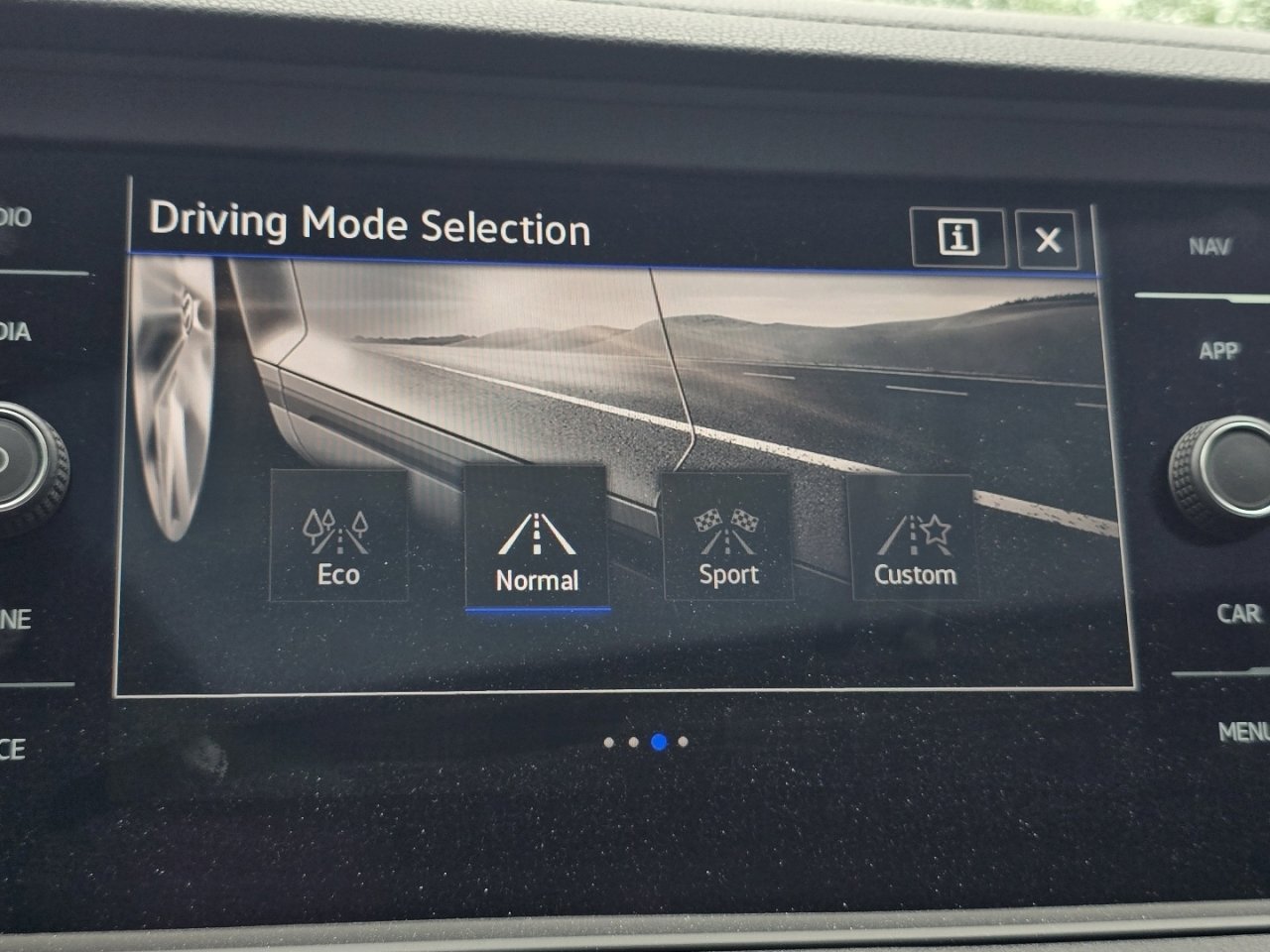 Used 2022 Volkswagen Jetta SEL FWD image 8