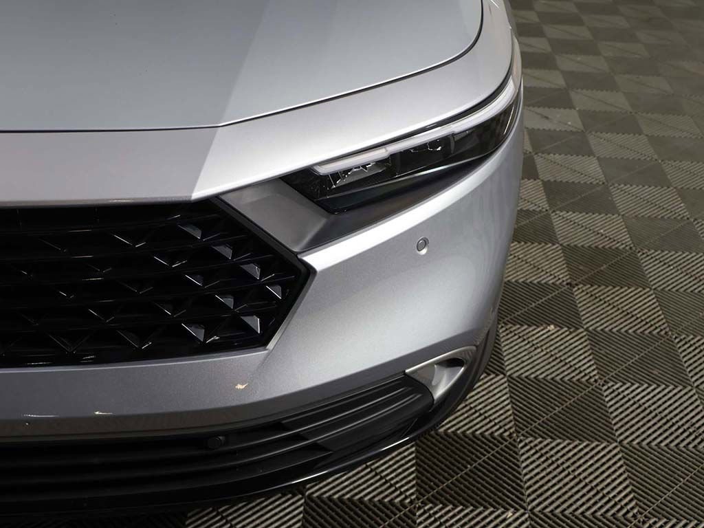 Used 2024 Honda Accord Touring image 9