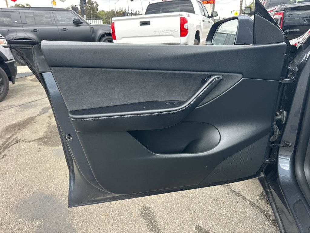 Used 2022 Tesla Model Y Performance image 15