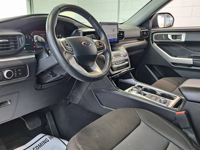 Used 2023 Ford Explorer XLT AWD/4WD image 8