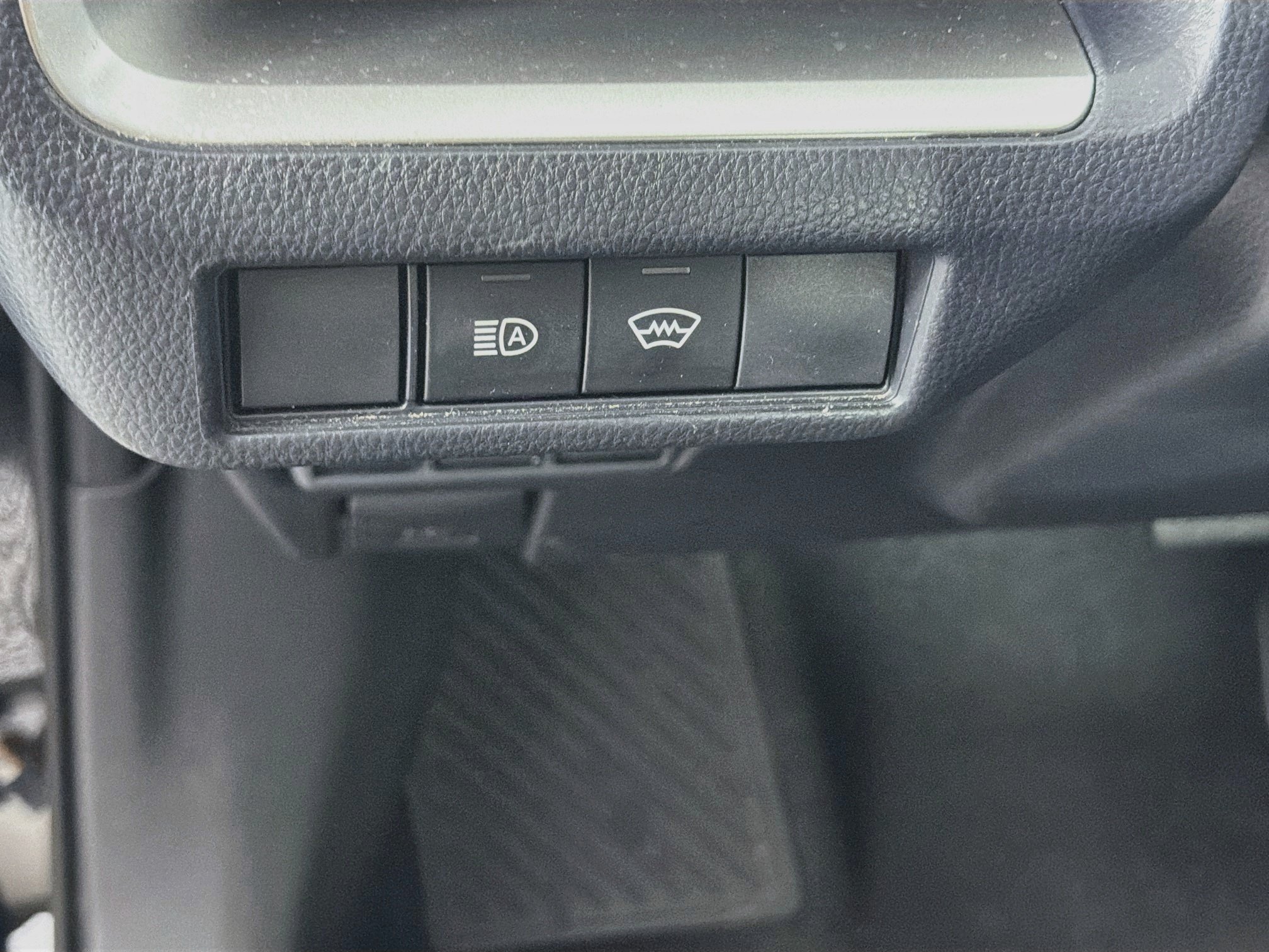 Used 2025 Toyota Prius LE FWD image 16