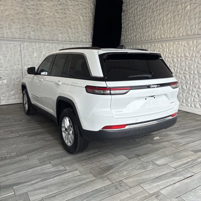 Used 2024 Jeep Grand Cherokee Laredo X w/ Trailer Tow Package AWD/4WD image 3