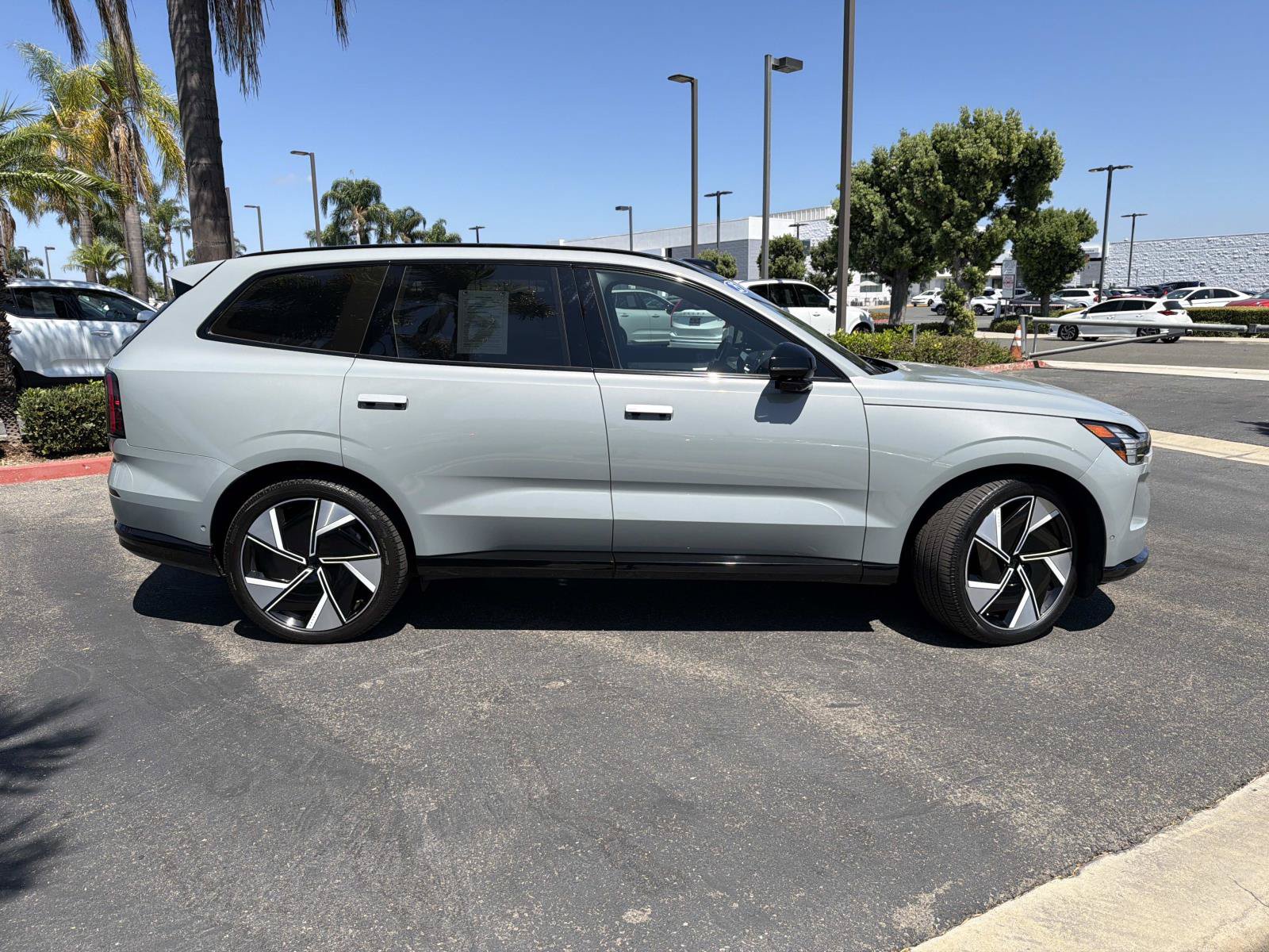 Certified 2025 Volvo EX90 Ultra AWD/4WD image 4