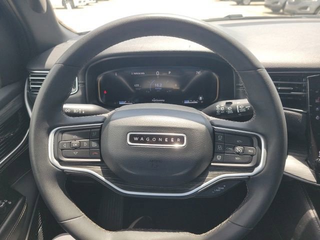 Used 2024 Jeep Wagoneer L Series II w/ Flexible Seating Group AWD/4WD image 15