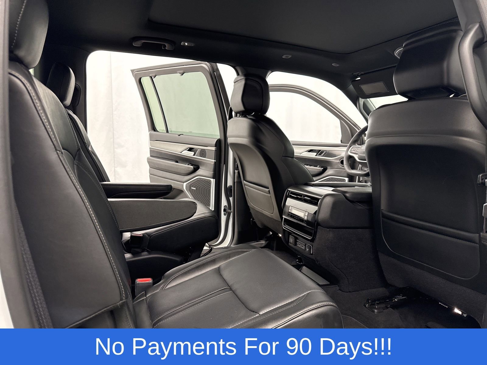 Used 2025 Jeep Wagoneer Series II w/ Convenience Group I AWD/4WD image 39
