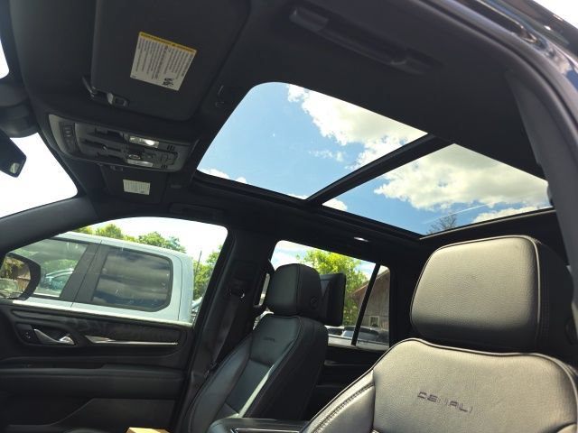 Used 2024 GMC Yukon Denali AWD/4WD image 11