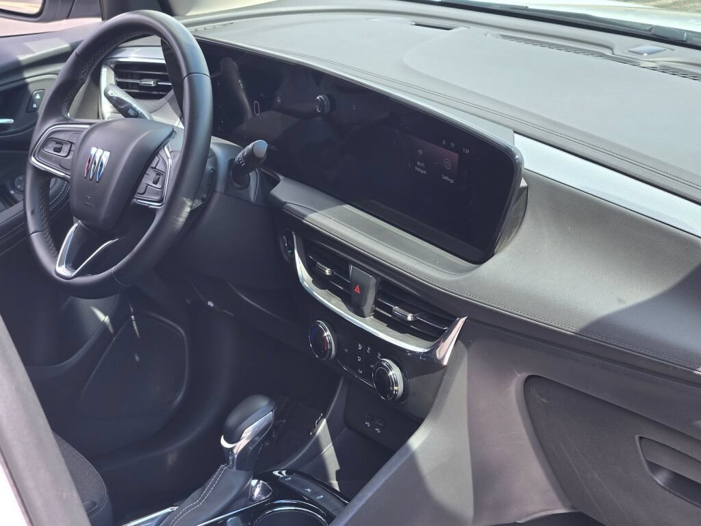 Certified 2025 Buick Encore GX Preferred FWD image 8