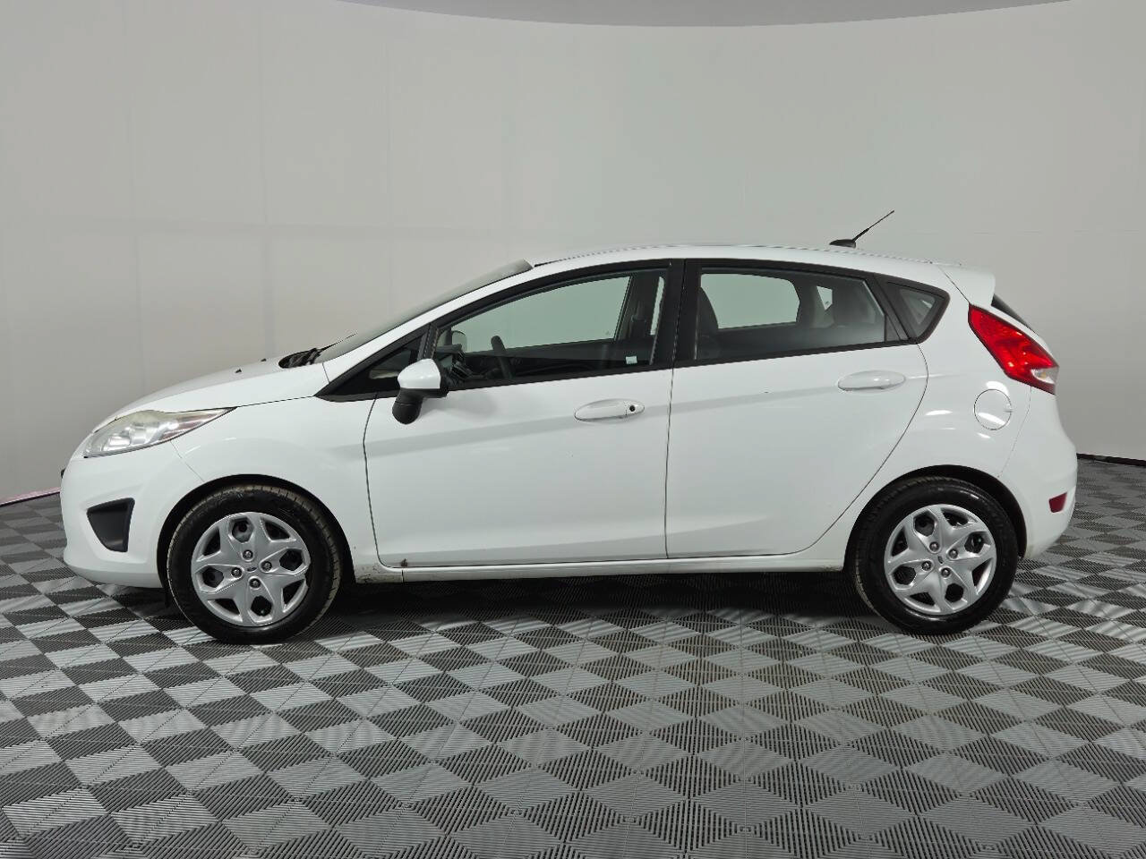 Used 2012 Ford Fiesta SE w/ Super Fuel Economy Pkg FWD image 4