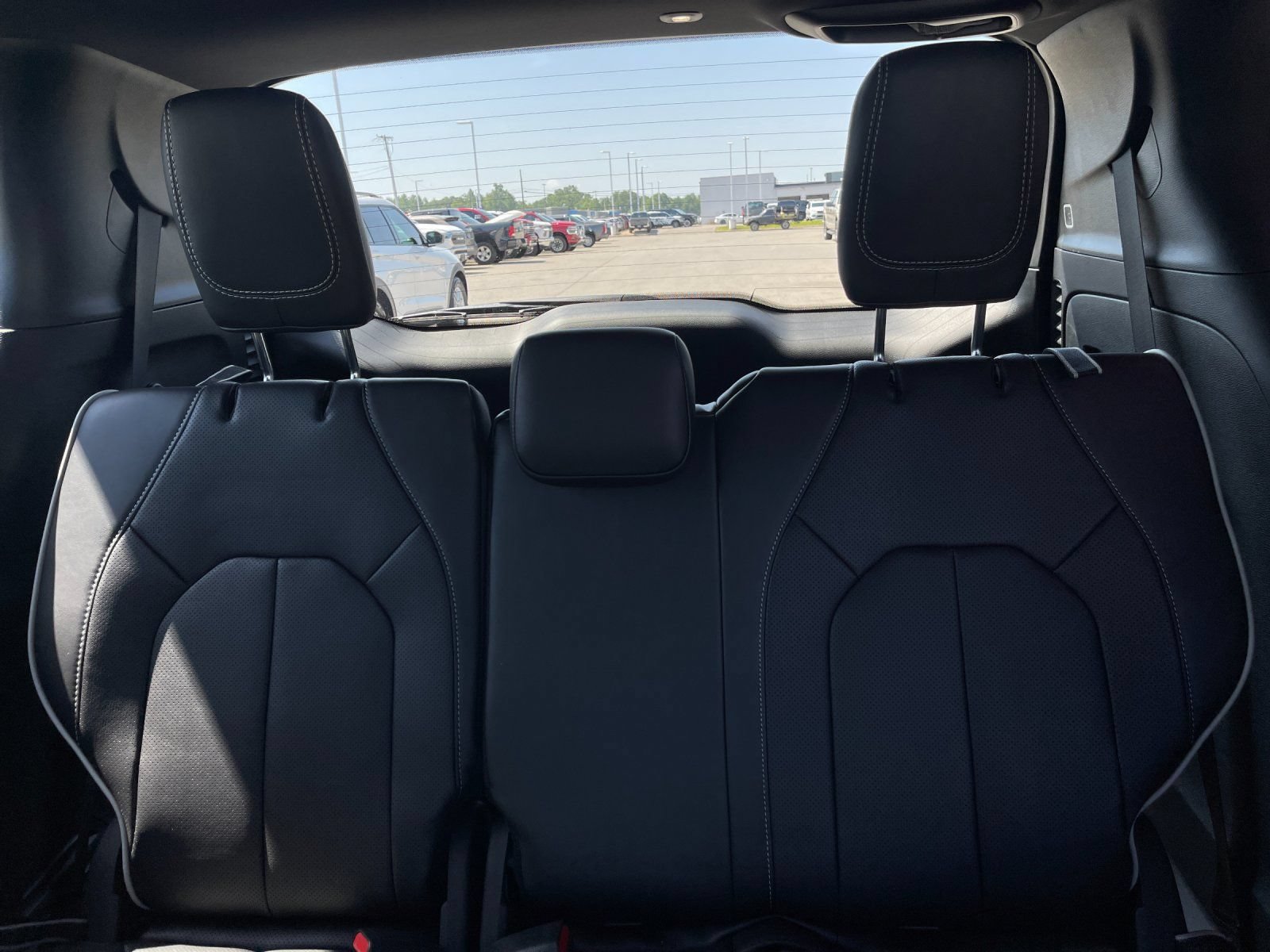Used 2026 Chrysler Pacifica Limited w/ S Appearance Package FWD image 17