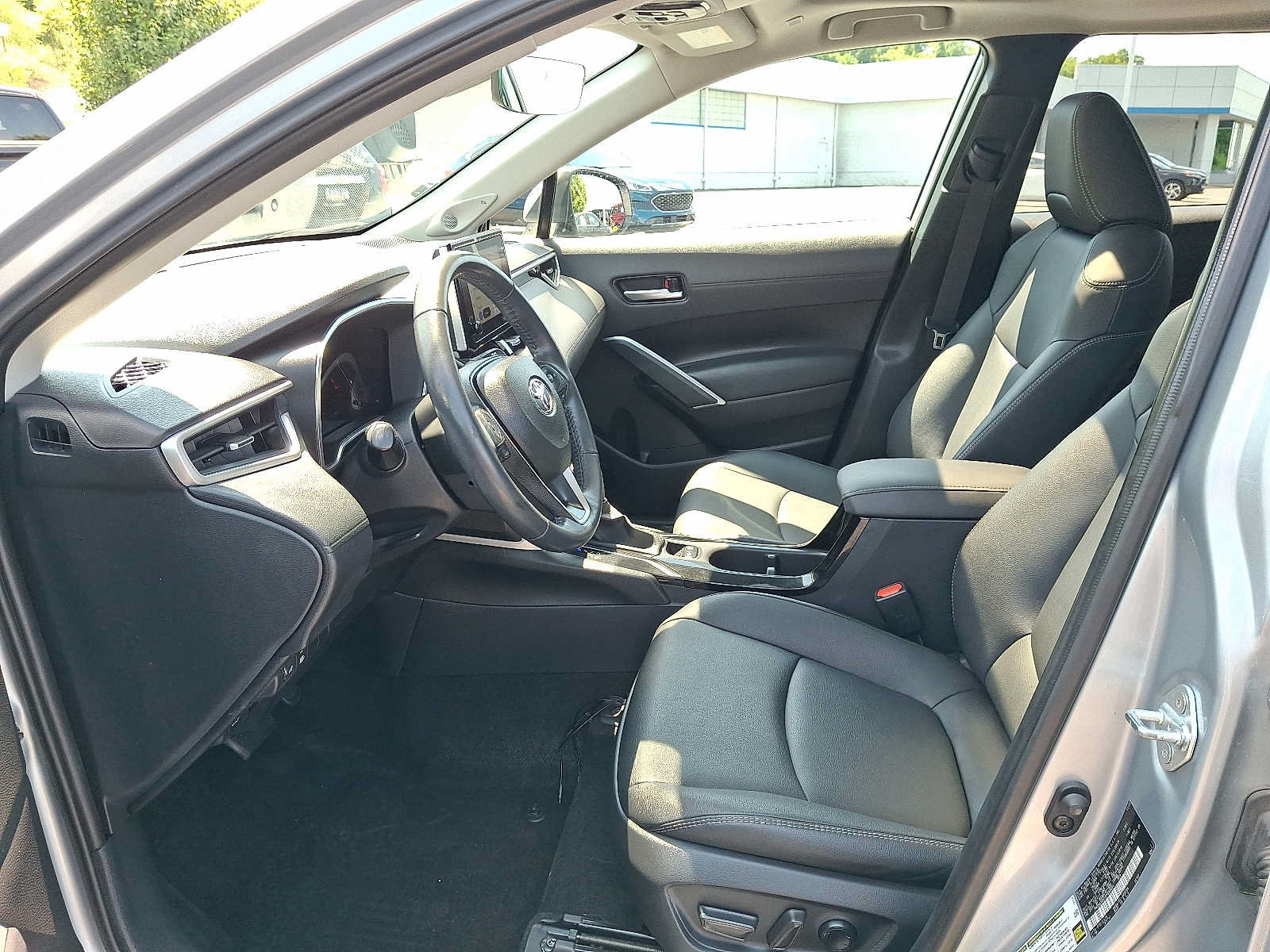 Used 2024 Toyota Corolla Cross XLE w/ Convenience Package AWD/4WD image 13