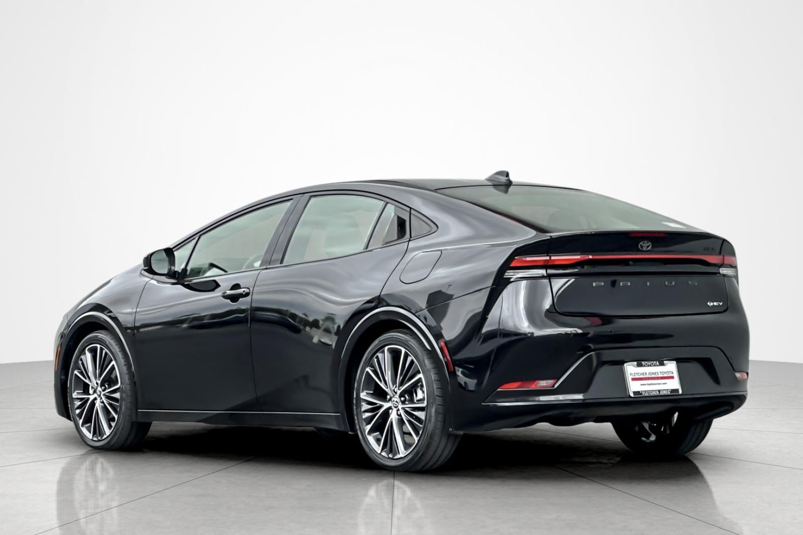 Certified 2025 Toyota Prius XLE FWD image 3