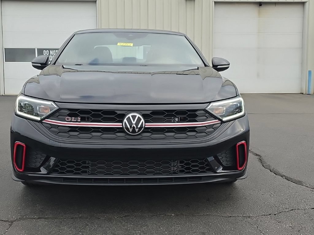 Used 2024 Volkswagen Jetta GLI Autobahn FWD image 2