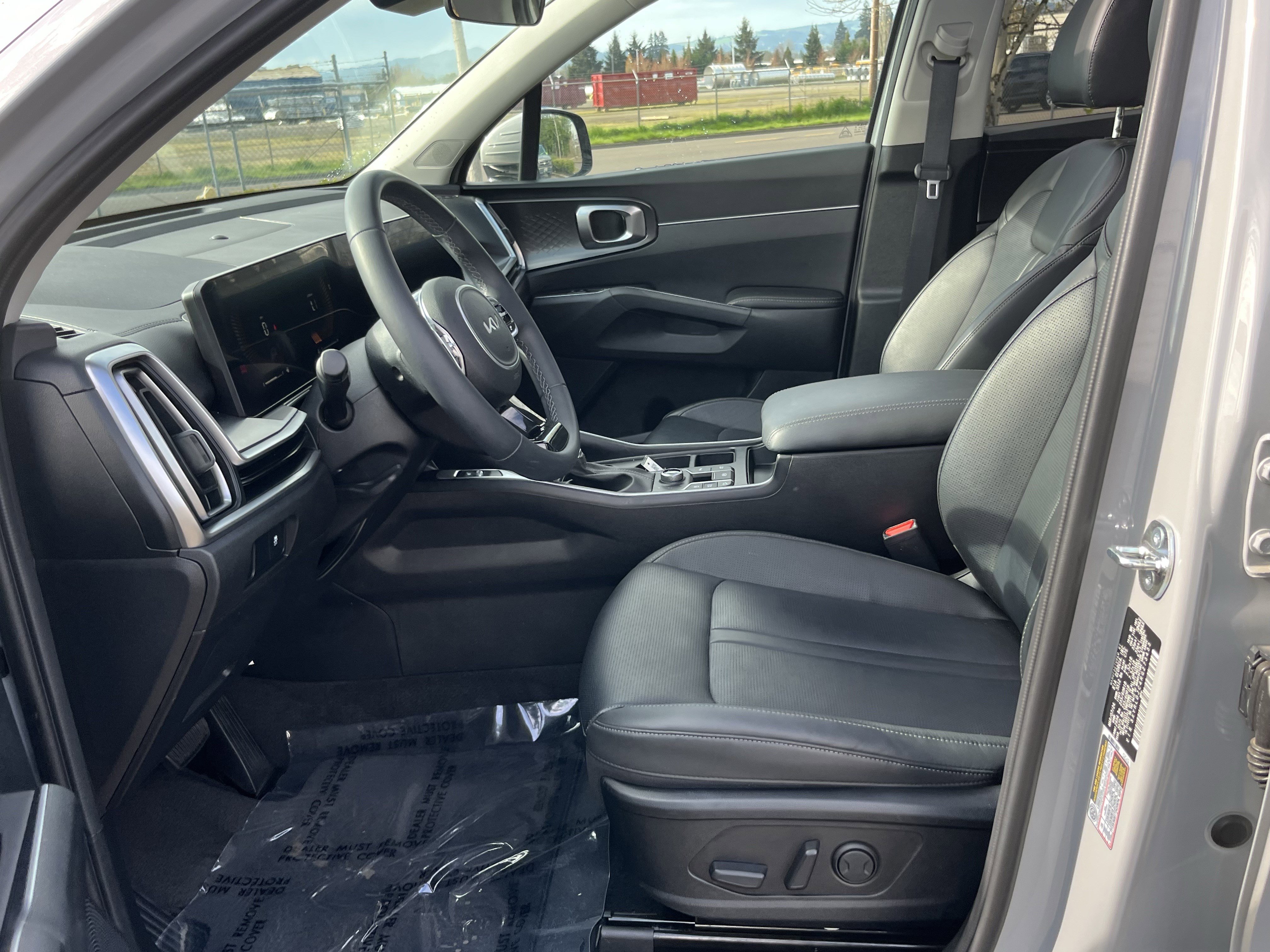 Used 2024 Kia Sorento S w/ Panoramic Sunroof Package image 10