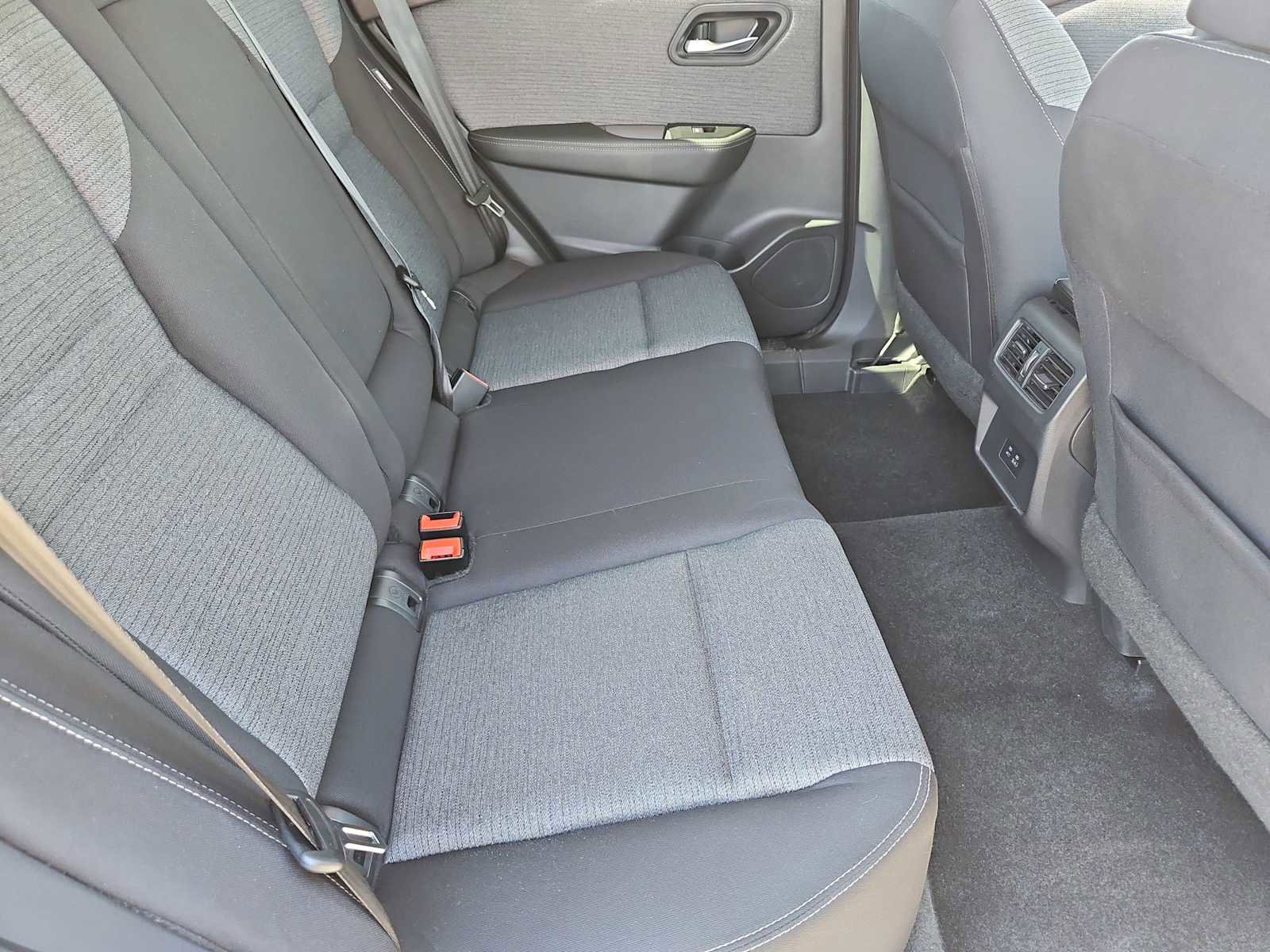 Used 2022 Nissan Rogue SV FWD image 20