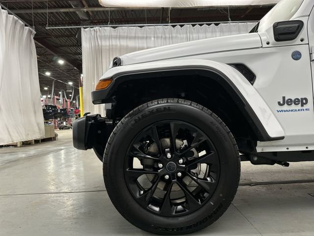 Used 2025 Jeep Wrangler Unlimited Sahara w/ Safety Group AWD/4WD image 21