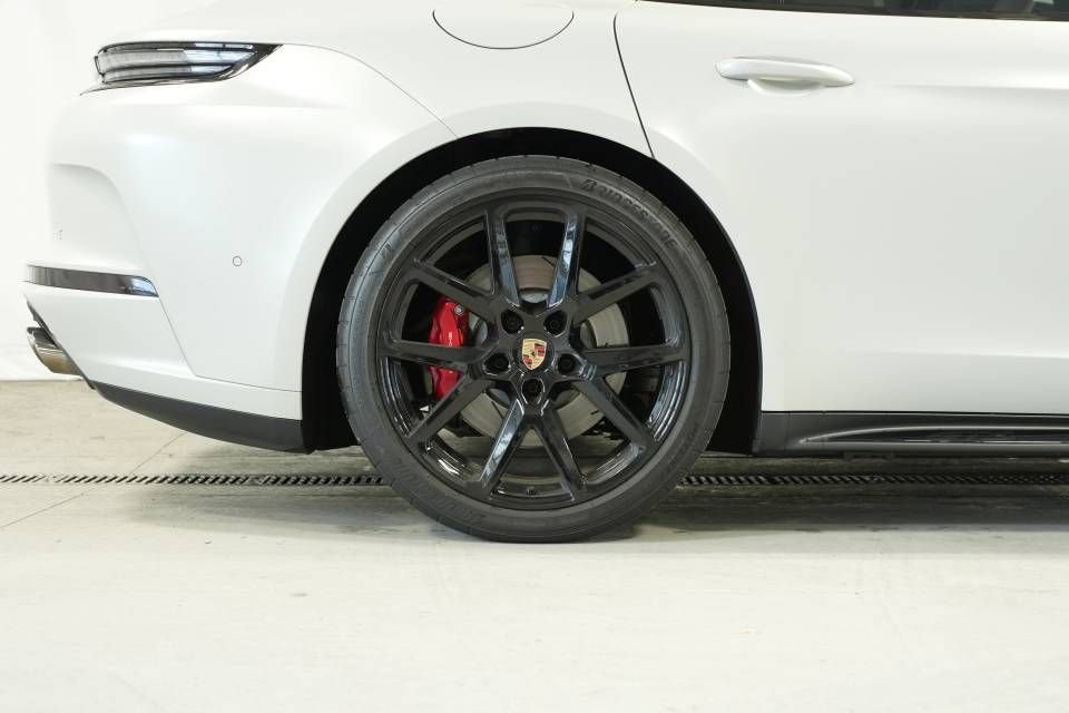 Certified 2025 Porsche Panamera GTS image 41
