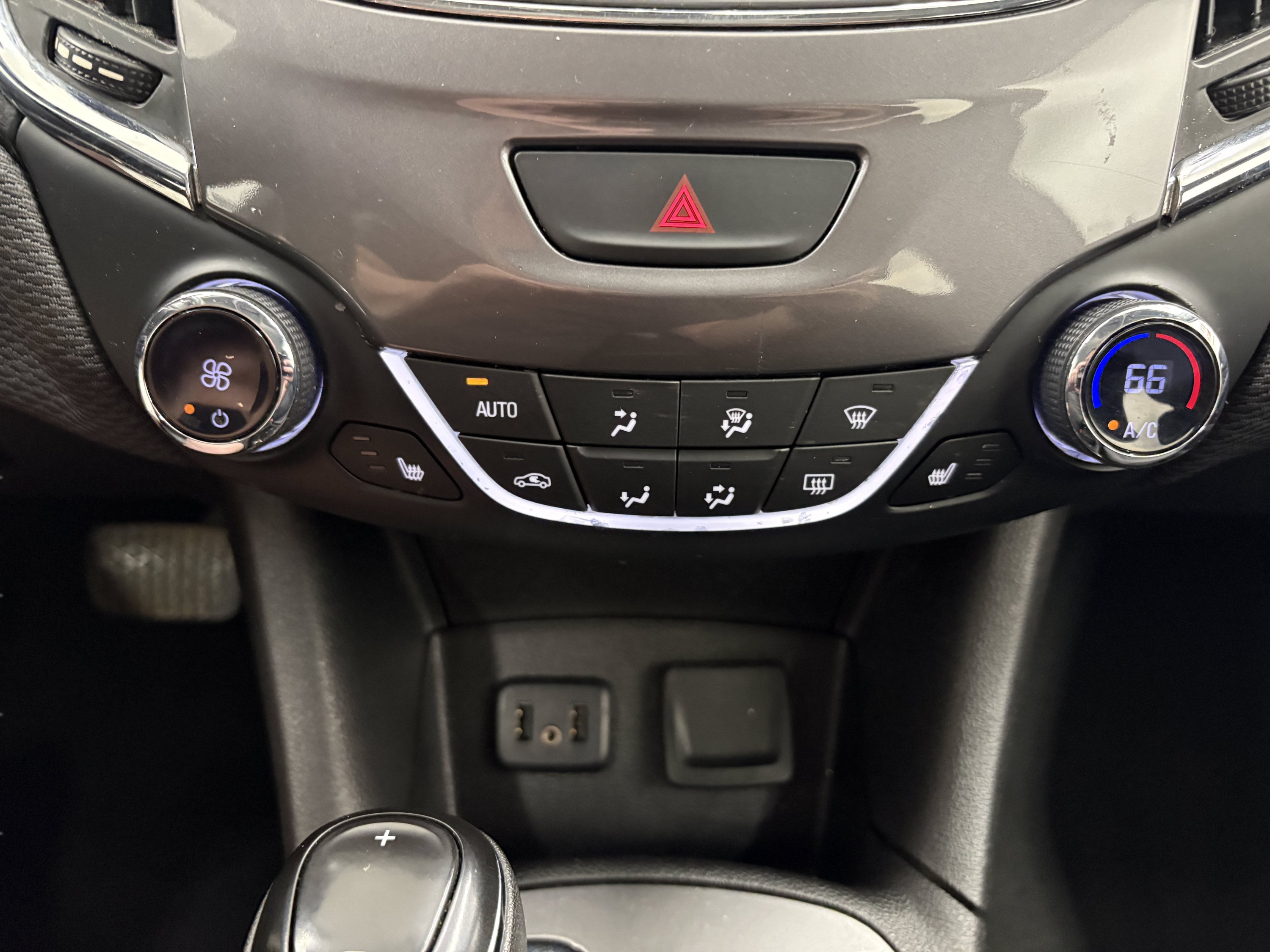 Used 2019 Chevrolet Cruze LT FWD image 15