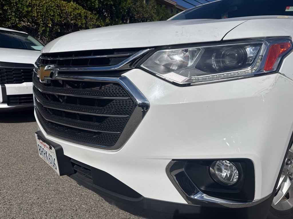 Used 2020 Chevrolet Traverse LT FWD image 2