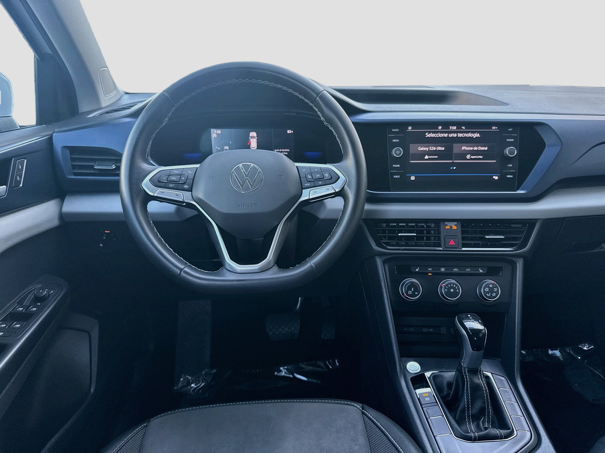 Certified 2022 Volkswagen Taos SE FWD image 20
