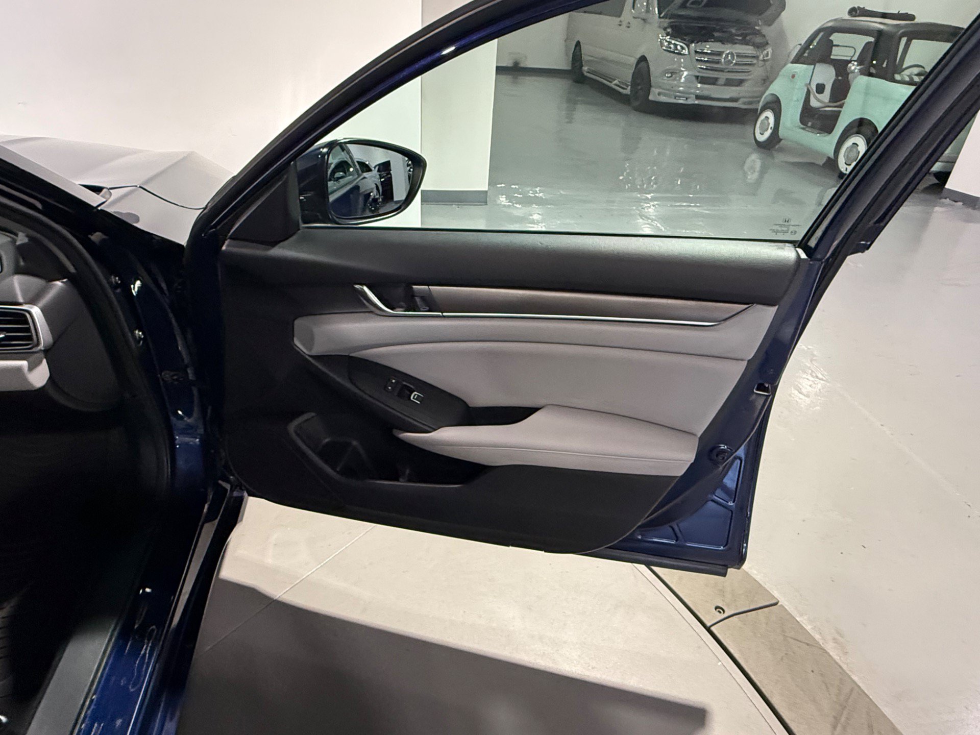 Used 2018 Honda Accord LX image 29
