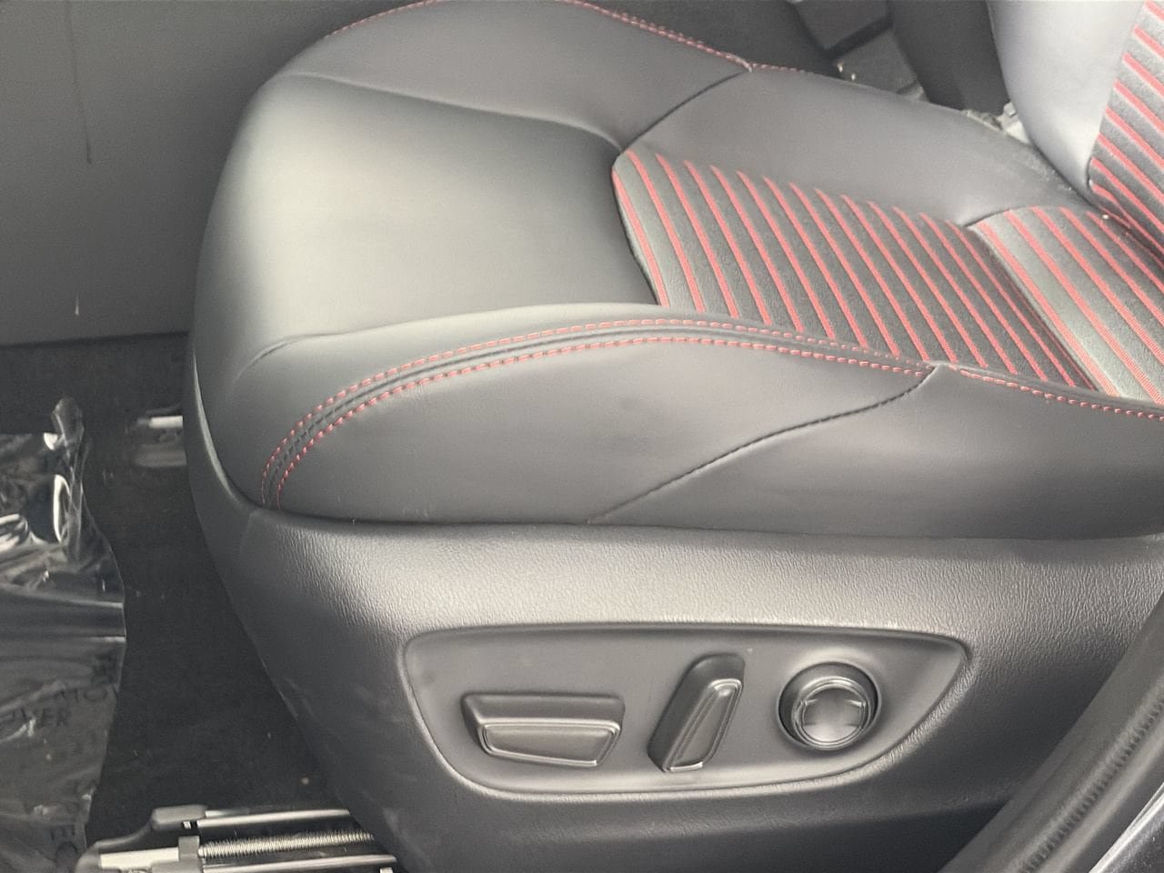 Used 2025 Toyota RAV4 XSE AWD/4WD image 19