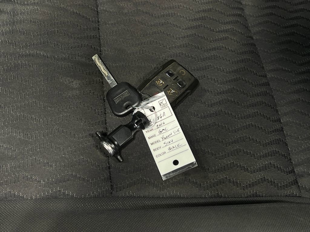 Used 2016 GMC Yukon SLE w/ HD Trailering Package image 36