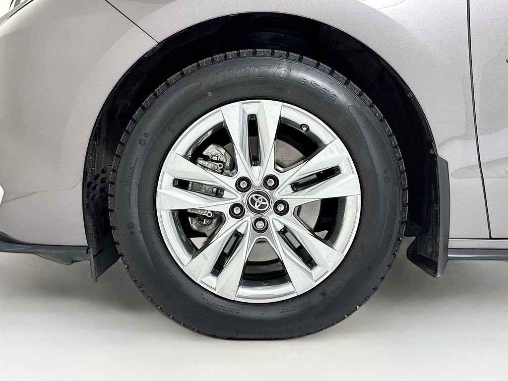 Used 2024 Toyota Sienna Limited AWD/4WD image 34