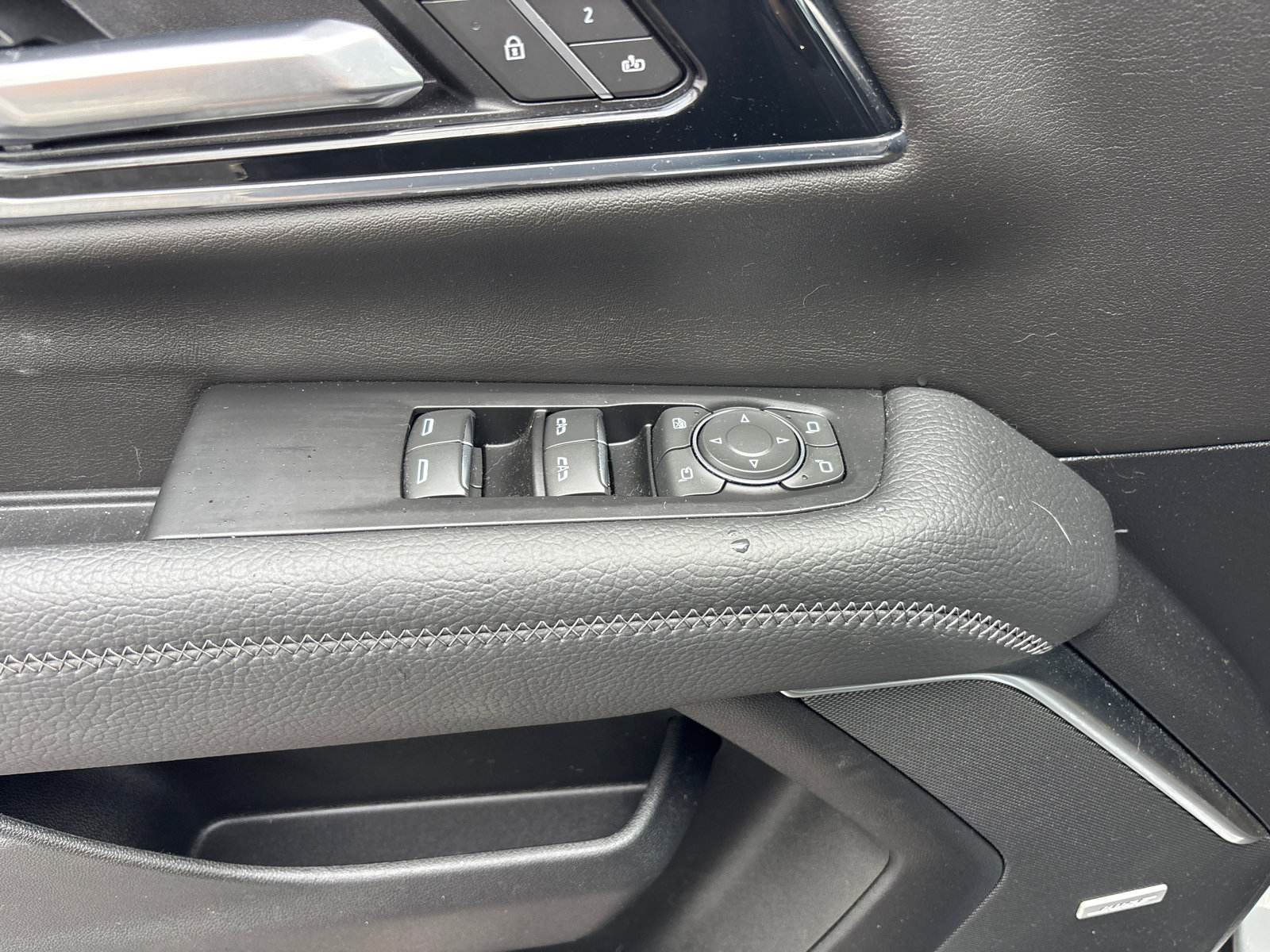 Used 2025 GMC Yukon Denali w/ LPO, Floor Liner Package AWD/4WD image 13