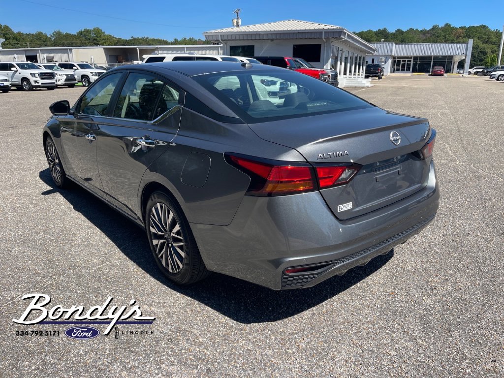 Used 2025 Nissan Altima 2.5 SV FWD image 12