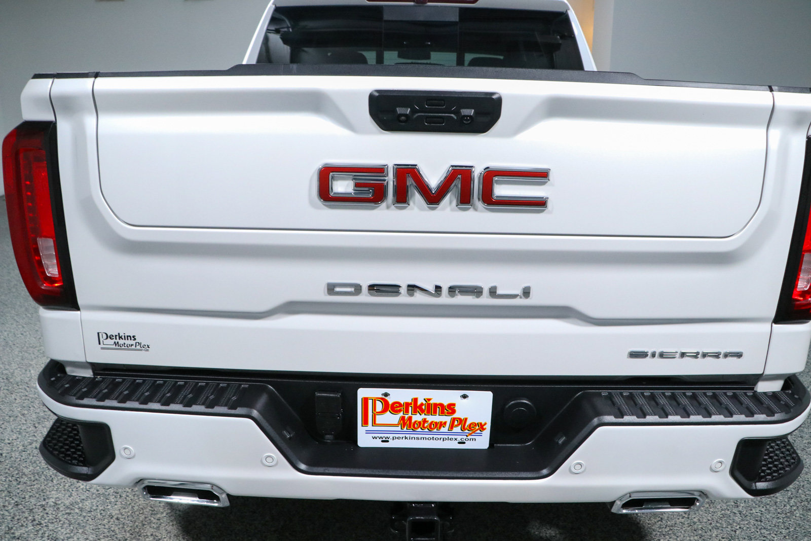 Used 2025 GMC Sierra 1500 Denali AWD/4WD image 8